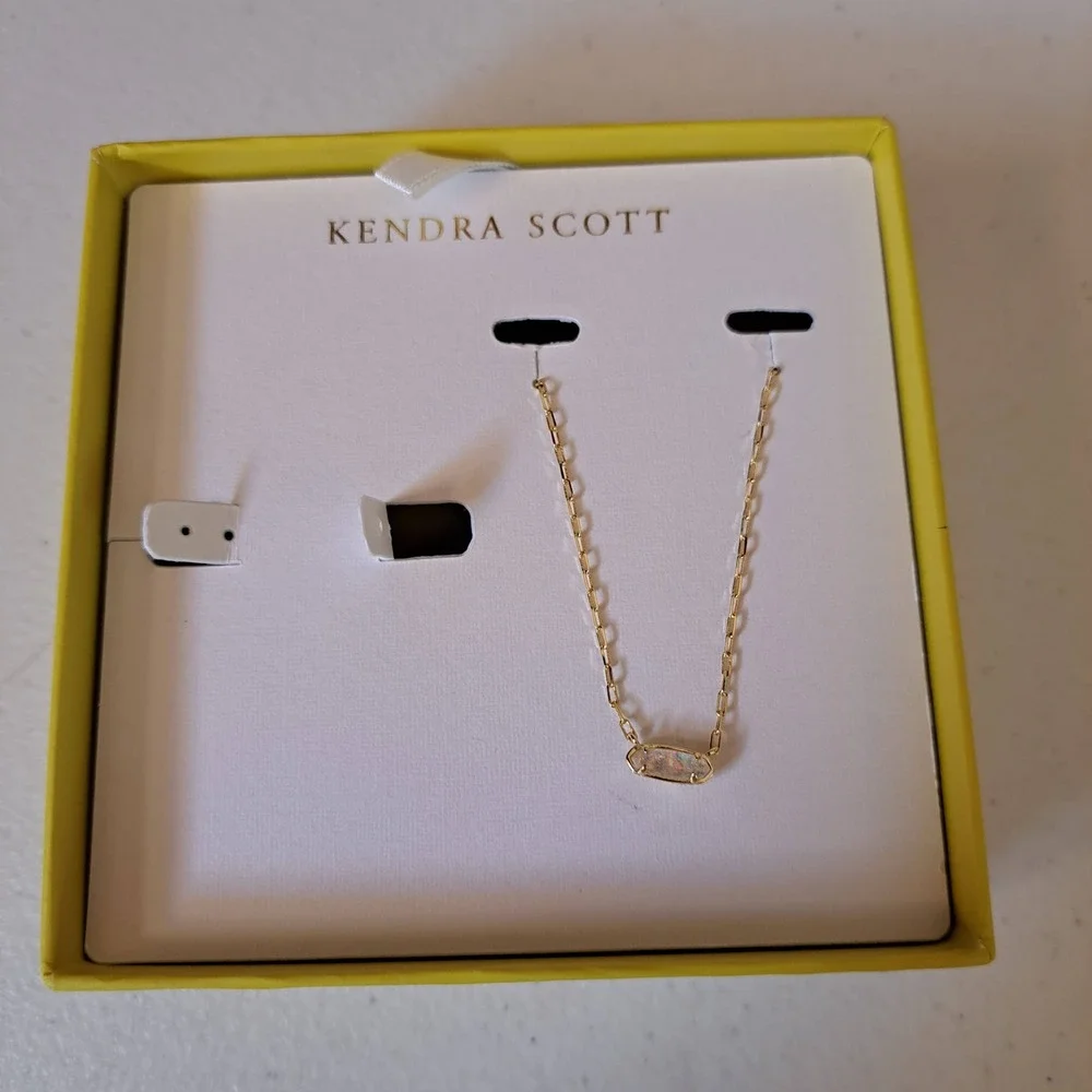 Kendra Scott Pendant Necklace Gold/Blush Iridescent Glitter Glass 1002-520-B42 - Picture 4 of 5